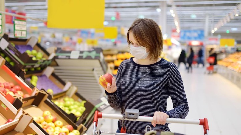 Ilustrasi belanja di supermarket Ilustrasi belanja di supermarket
