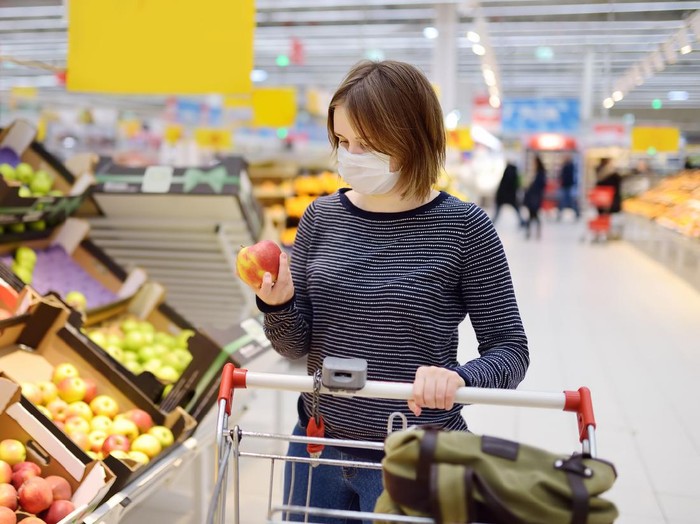 Ilustrasi belanja di supermarket Ilustrasi belanja di supermarket