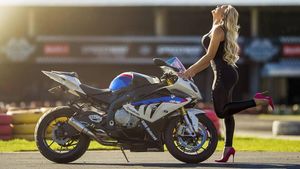 Jociselinke, Si Pirang Seksi Asal Brasil Penunggang Motor-motor Gede