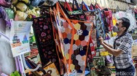 Sosialisasi penggunakan kantong ramah lingkungan telah dilakukan di sejumlah pasar di DKI Jakarta. 