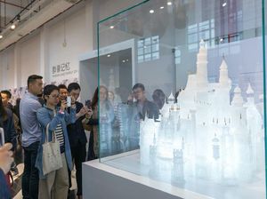 Bocah Rusak Replika Kastil Disney Seharga Rp 1 M
