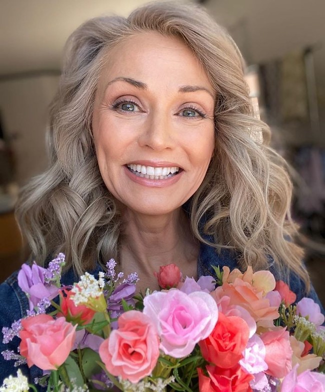 Mereka selalu menunjukkan kepada orang-orang bahwa ada lebih dari satu jenis kecantikan di luar sana, tuturnya. Foto: Instagram @ageisbeauty/Sports Illustrated