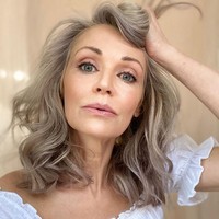 Beberapa model yang pernah tampil di pemotretan Sports Illustrated Swimsuit Issue adalah wanita plus-size, pasien amputasi, model-model berusia paruh baya atau atlet profesional. Foto: Instagram @ageisbeauty/Sports Illustrated