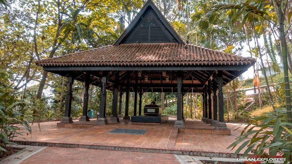 Bicara sejarah Singapura, ada potongan waktu yang seringkali terlupakan oleh masyarakat. Sebelum penjajah Inggris datang dan membangun Singapura, dahulu Negeri Singa sempat dipimpin seorang Sultan Muslim bernama Iskandar Shah di abad ke-14Â (Facebook/Urban Explorers of Singapore) Bicara sejarah Singapura, ada potongan waktu yang seringkali terlupakan oleh masyarakat. Sebelum penjajah Inggris datang dan membangun Singapura, dahulu Negeri Singa sempat dipimpin seorang Sultan Muslim bernama Iskandar Shah di abad ke-14Â (Facebook/Urban Explorers of Singapore)