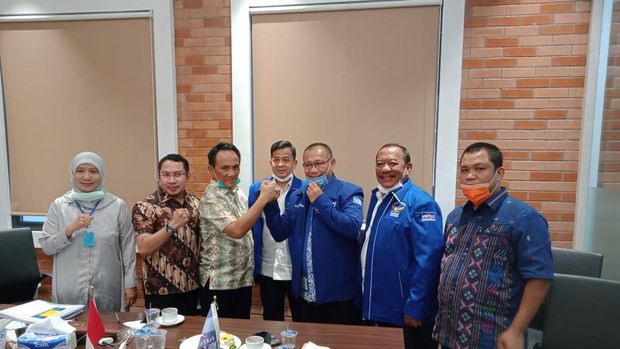 Ketua Bappilu Demokrat, Andi Arief, bersama Akhyar Nasution (dok. Istimewa)