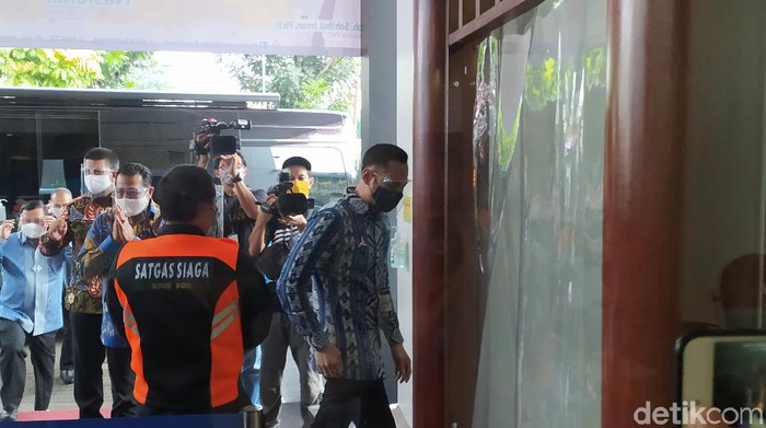 Ketua Umum Partai Demokrat (PD) Agus Harimurti Yudhoyono (AHY) mendatangi ke kantor DPP Partai Keadilan Sejahtera (PKS)