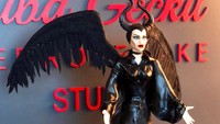 Maleficent punya karakter yang kuat dengan semua kostumnya berwarna hitam. Baker yang masuk Tim Nasional Chef Turki ini berhasil membuat karakter Maleficent. Foto: Instagram @redrosecake_tubageckil