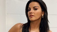 Wanita berusia 37 tahun tersebut pun disebut-sebut memiliki aura keseksian layaknya Monica Belluci. Dok. Instagram/maitepb