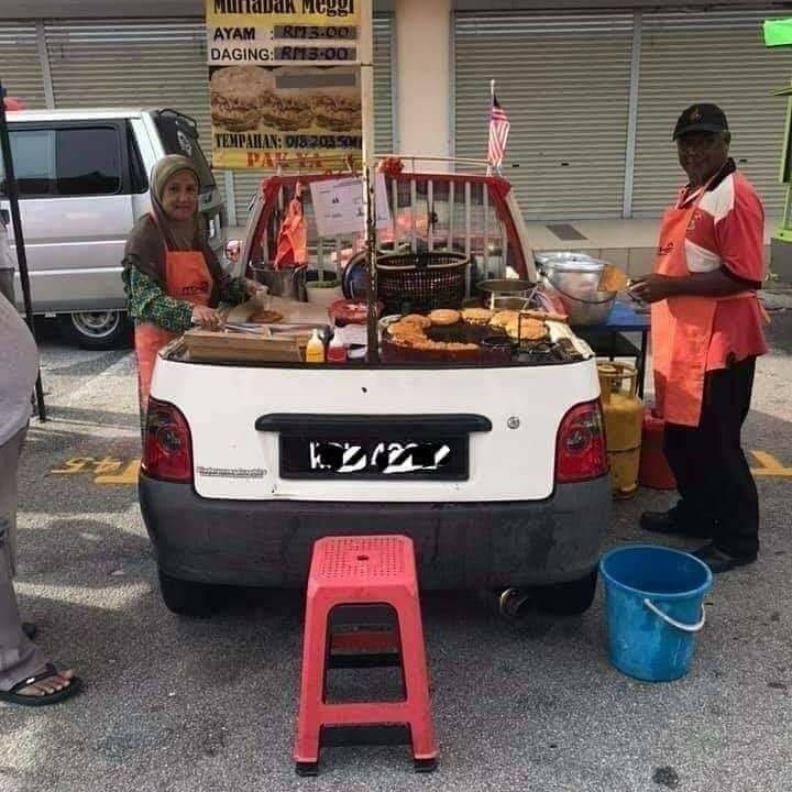 Penjual Martabak Ubah Mobil Mini Jadi Food Truck Untuk Jualan