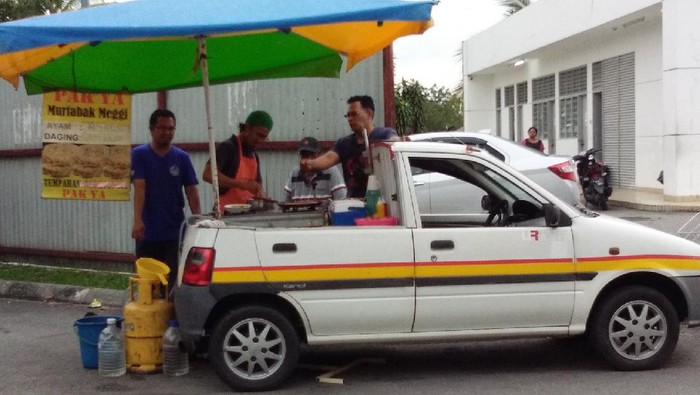 martabak Penjual Martabak Ubah Mobil Mini Jadi Food Truck Untuk Jualan