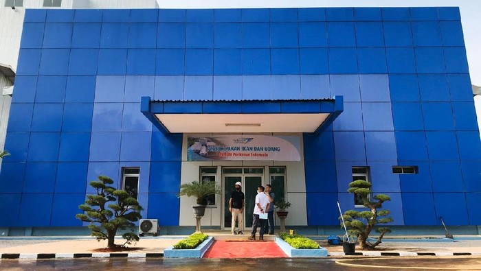 Perusahaan Umum Perikanan Indonesia (Perum Perindo) resmi mengoperasikan pabrik pakan ikan dan udang di Subang, Jawa Barat. Pabrik ini merupakan pabrik pakan ikan dan udang pertama milik negara (BUMN), dimana sebelumnya pabrik pakan di Indonesia didominasi oleh perusahaan swasta.