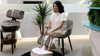 Alat pijat ini di klaim menjadi yang pertama di dunia yang bisa dilepaskan menjadi dua bagian, yaitu Foot Massage Unit (bagian pemijatan kaki) dan Versatile Massage Unit (bagian pemijatan multifungsi) dan bisa digunakan secara bersamaan. dok. Ogawa