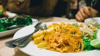 Di posisi ketiga ada Raya Restaurant di Phuket, Thailand. Restoran ini memang belum mendapatkan bintang Michelin, tapi hidangan kepiting santannya wajib dicoba karena dapat peringkat Bib Gourmand. Foto: Michelin Guide/ist