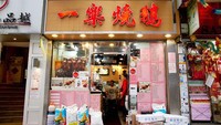 Ke Hong Kong, jangan lupa mampir ke restoran Yat Lok dengan bintang 1 Michelin. Restoran ini punya menu babi panggang krispi atau ayam saus kecap. Foto: Michelin Guide/ist