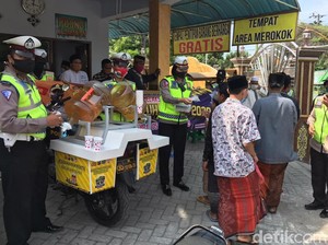 Warga Pasuruan Dapat Minuman Probiotik untuk Cegah COVID-19
