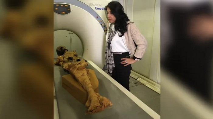 Screaming Mummy yang meninggal dengan keadaan mulut terbuka lebar.