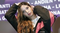Menurutnya, sebagai seorang istri cukup percaya diri saja dan tak memusingkan wanita lainnya. Pool/Palevi S/detikFoto.