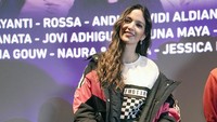 Istri Ardi Bakrie ini memang selalu tampil hits di berbagai kesempatan. Foto: Palevi S/detikFoto