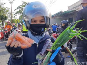Alhamdulillah Jumat Berkah, Lolos Tilang Dapat Bonus Sayuran