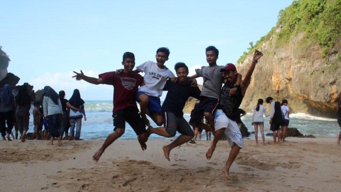 Pantai Wohkudu Yogyakarta  yang Pas Buat Kemping