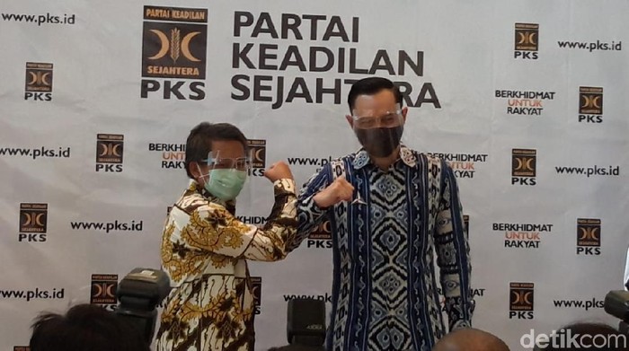 Partai Demokrat (PD) Agus Harimurti Yudhoyono bersama Presiden PKS Sohibul Iman (Rahel Narda/detikcom)