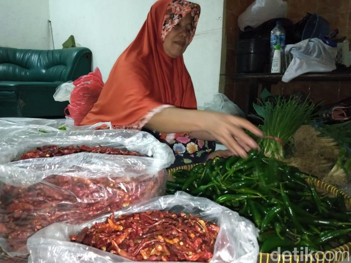 pedagang pasar keputran beralih kulakan di pasar porong dan wonokromo