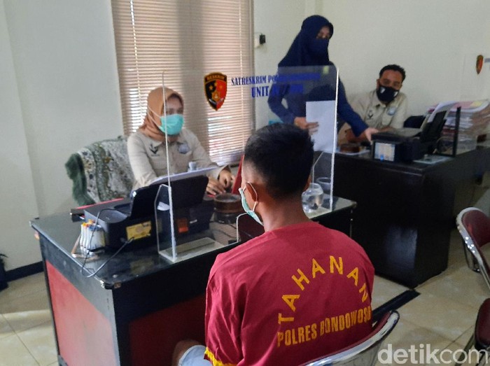Polisi membekuk pelaku lain dalam kasus pemerkosaan gadis di bawah umur di Bondowoso. Ia merupakan teman sekaligus tetangga pacar korban.