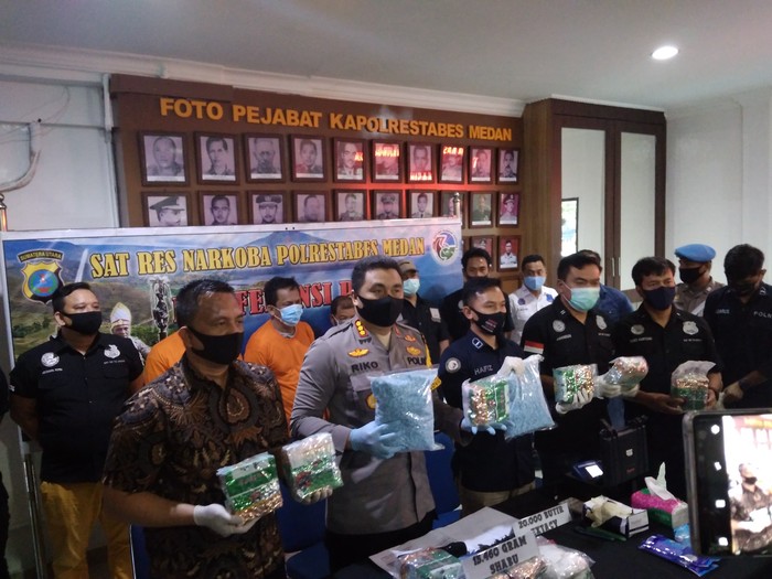 Polisi tangkap 3 terduga pengedar 15 Kg sabu di Medan (Datuk Haris-detikcom)