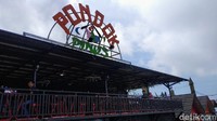 Objek wisata Pondok Cai Pinus buka mulai ppukul 8 pagi sampai jam 6 sore. (Bima Bagaskara/detikTravel)