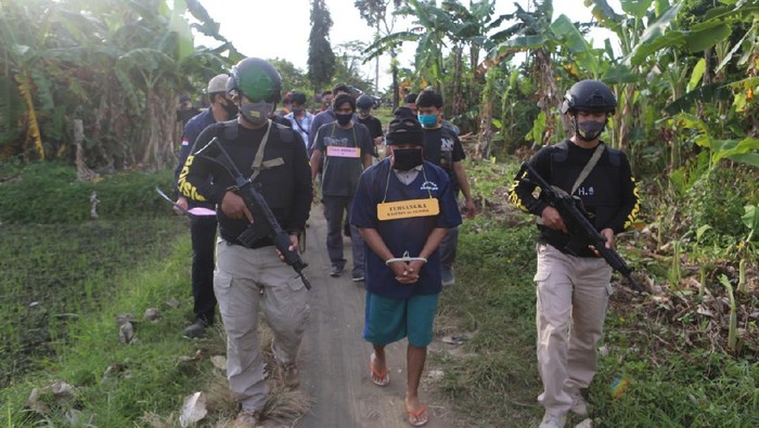 Pria yang melakukan sodomi 30 bocah di Cilacap jalani rekonstruksi, Kamis (23/7/2020).