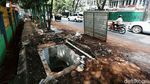 Duh, Proyek Galian Bongkar Trotoar di Blok S