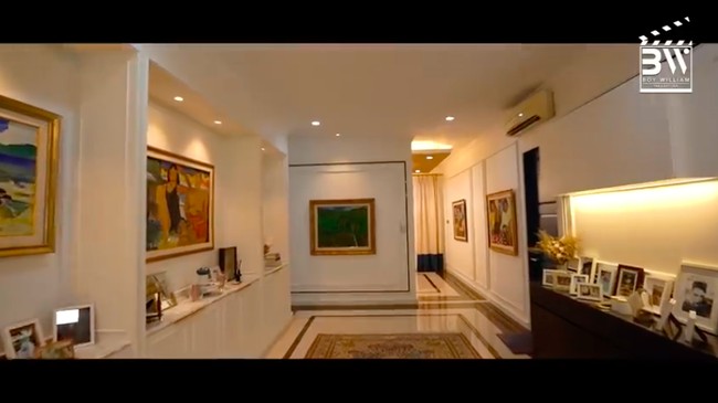 Bak galeri seni, hampir di setiap sudut rumah Luna Maya dihiasi lukisan.  (Foto: YouTube/Boy William)