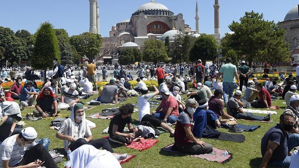 Begini Suasana Jelang Salat Jumat Perdana di Hagia Sophia