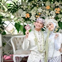 Penyanyi dangdut Rizki DA atau yang dikenal juga sebagai Rizki Ridho baru saja resmi menikah pada Jumat 17 Juli 2020. Ia menikahi seorang perempuan bernama Nadya Mustika. Sebelum menikah, Rizki DA menjalani proses taaruf dengan Nadya.  Foto: Dok. Instagram @da2_rizki123.