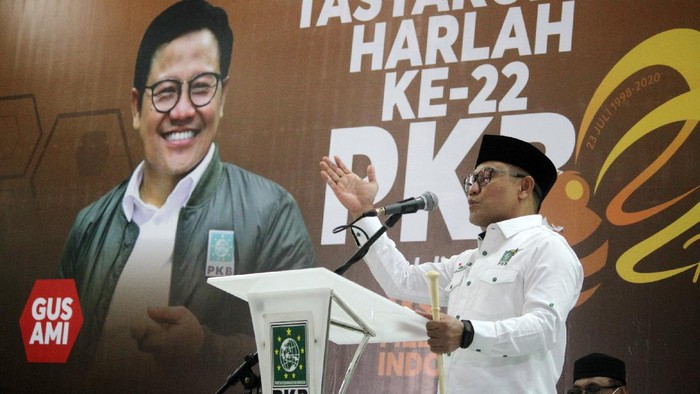 Ketua Umum Partai Kebangkitan Bangsa (PKB) Muhaimin Iskandar tertawa pada acara Tasyakuran Harlah ke-22 PKB di Kantor DPP PKB, Jakarta, Kamis (23/7/2020) malam. Harlah ke-22 PKB tersebut mengangkat tema Aksi Melayani Indonesia. Foto Dok PKB.