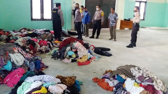 Pria di Kotawaringin Barat (Kobar), Kalimantan Tengah (Kalteng), berinisial ST diduga mencuri ribuan pakaian dalam wanita. Ini penampakan ribuan celana dalam dan BH yang dicurinya.