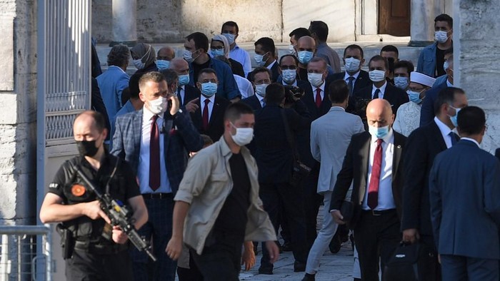 Turkeys President Recep Tayyip Erdogan (C-R) arrives with officials for a visit of Hagia Sophia during the preparations for the Friday prayer in Istanbul, on July 23, 2020. - The first prayers at Hagia Sophia since the Istanbul landmark was reconverted to a mosque will take place on July 23, 2020. Turkeys top court paved the way for the conversion in a decision to revoke the edifices museum status conferred nearly a century ago. The sixth-century building had been open to all visitors, regardless of their faith, since its inauguration as a museum in 1935. (Photo by Ozan KOSE / AFP)