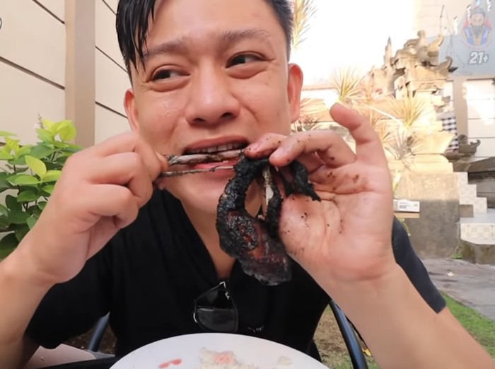 youtuber ekstrem 5 Aksi Mukbang Ekstrem YouTuber The Santoso