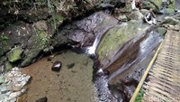 Air terjun yang tersembunyi di bawah Gunung Sawal ini cocok untuk para petualang.