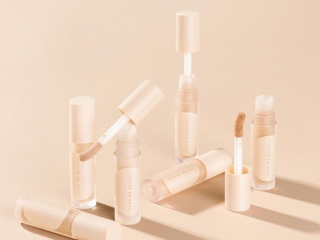 Produk concealer Dear Me Beauty.