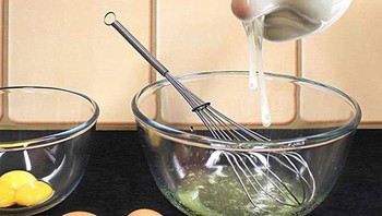 Cangkir yang cukup mengerikan. Foto: Bored Panda