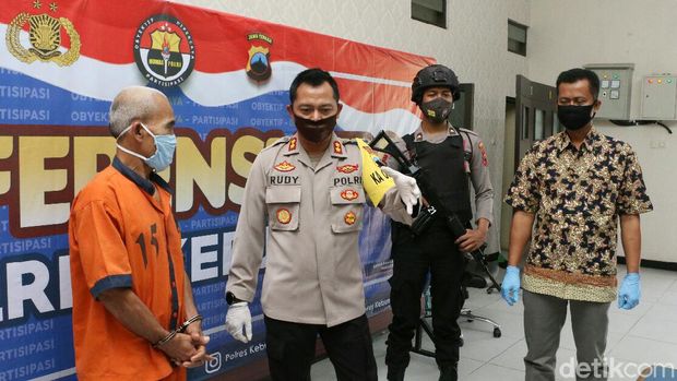 Jumpa pers kasus pria 67 tahun setubuhi siswi SMP di Polres Kebumen, Sabtu (25/7/2020).