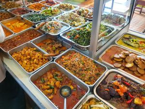Modal Rp 19.000, Intip Menu Diet Ala Warteg yang Sehat dan Mengenyangkan!