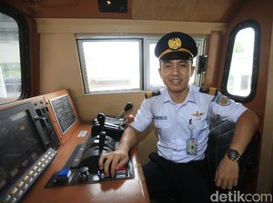 Masinis dan Edukasi untuk Anak-anak di Lintasan Kereta Api