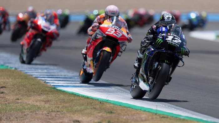 JEREZ DE LA FRONTERA, SPAIN - JULY 19:   Maverick Vinales of Spain and Monster Energy Yamaha MotoGP Team   leads the field during the MotoGP race during the MotoGP of Spain - Race at Circuito de Jerez on July 19, 2020 in Jerez de la Frontera, Spain. (Photo by Mirco Lazzari gp/Getty Images)