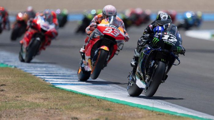 Maverick Vinales JEREZ DE LA FRONTERA, SPAIN - JULY 19: Maverick Vinales of Spain and Monster Energy Yamaha MotoGP Team leads the field during the MotoGP race during the MotoGP of Spain - Race at Circuito de Jerez on July 19, 2020 in Jerez de la Frontera, Spain. (Photo by Mirco Lazzari gp/Getty Images)
