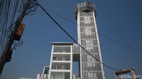 Proyek menara tersebut berada satu kompleks dengan pusat pemerintahan Kota Tangsel. 