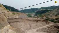 Kontrak kerja pembangunan bendungan terbagi menjadi empat paket dengan nilai total Rp 2,6 triliun.