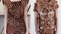 Seperti saat ia menirukan penampilan Emma Stone yang mengenakan gaun cokelat bermotif kotak-kotak. Ia menggunakan beberapa waffle yang ia tempel menggunakan perekat di bajunya. Foto: Instargram @rileydiary