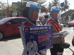 Polisi di Subang, Kuningan dan Sumedang Bagikan Ribuan Masker